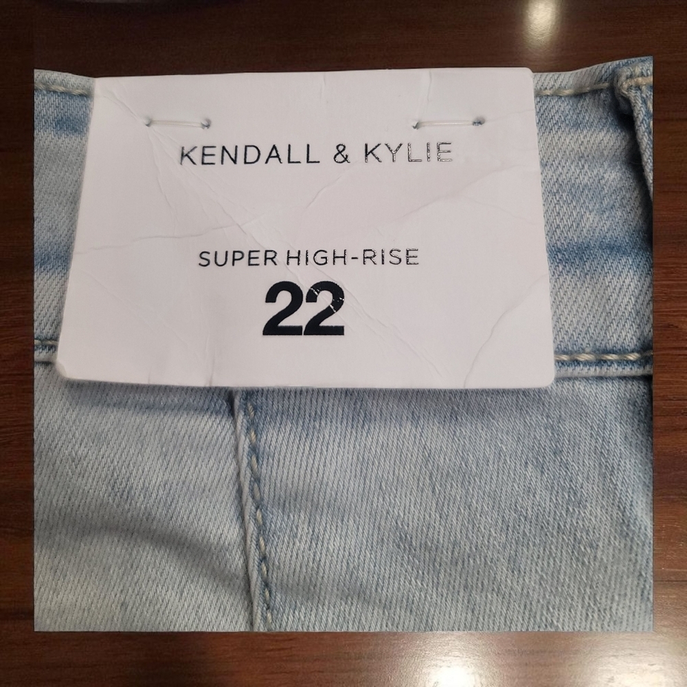 KENDALL & KYLIE - 22" Waist Women's Light Blue Denim Shorts - Picture 3 of 8